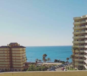 Estudio Apartamento Nuevo Benalbeach ベナルマデナ エクステリア 写真