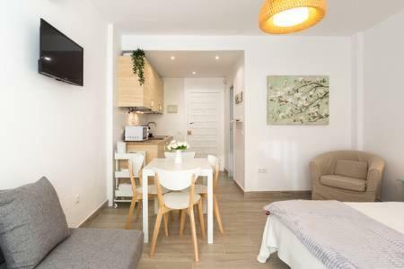 Estudio Apartamento Nuevo Benalbeach ベナルマデナ エクステリア 写真
