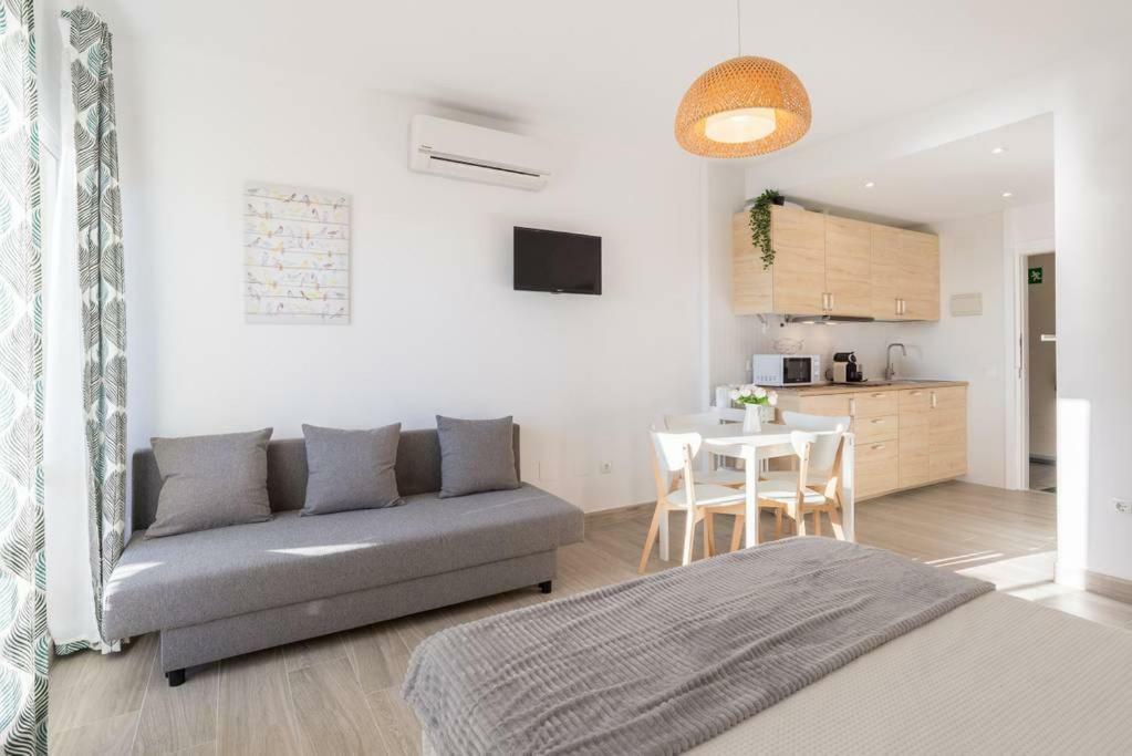Estudio Apartamento Nuevo Benalbeach ベナルマデナ エクステリア 写真