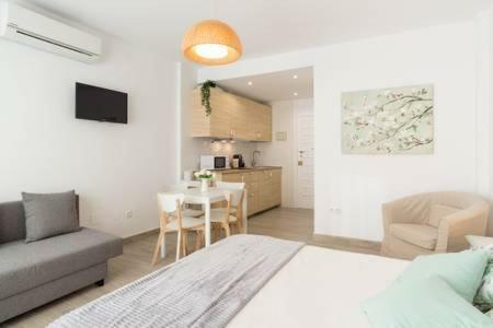 Estudio Apartamento Nuevo Benalbeach ベナルマデナ エクステリア 写真